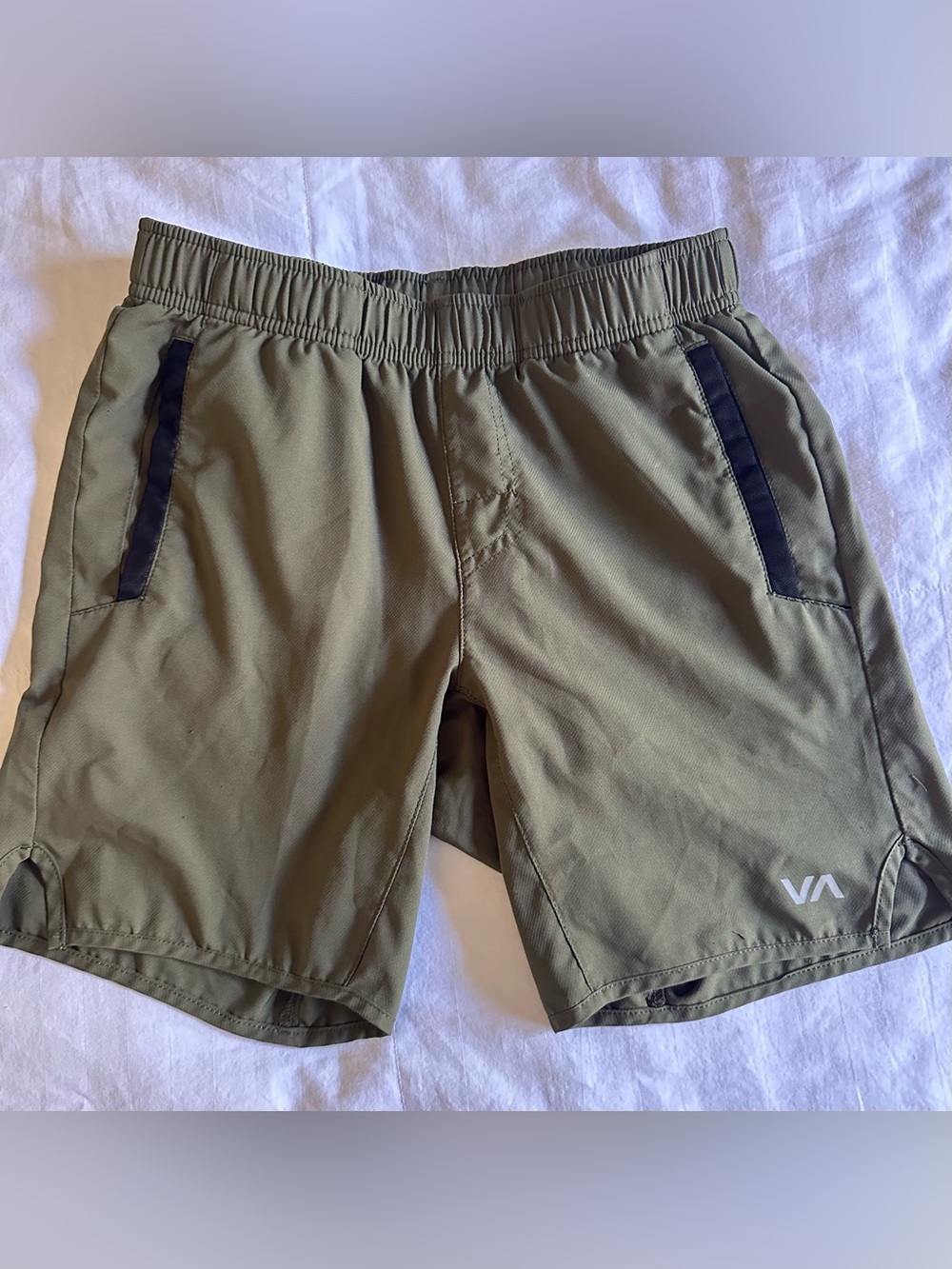 RVCA Boy’s Shorts -Athletic Shorts - olive green - Size Youth Medium